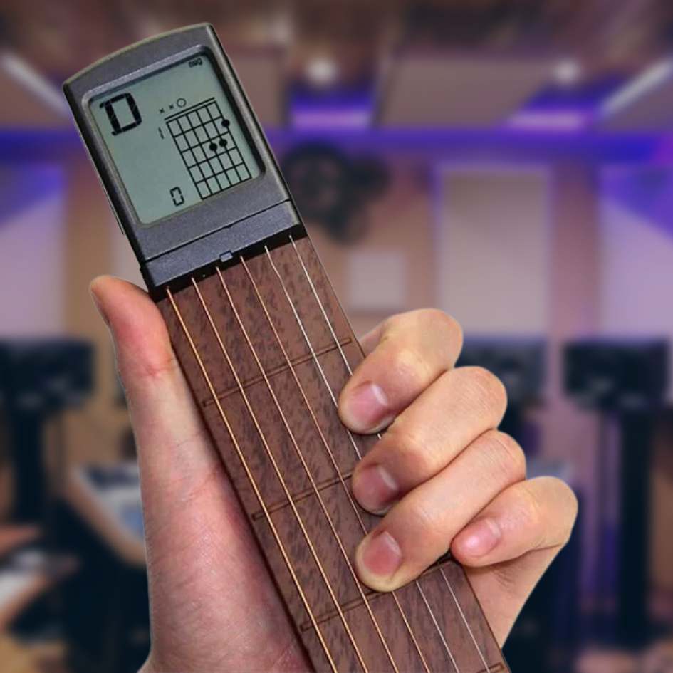 Dispositivo portatile per esercizi di chitarra, con schermo LCD che mostra accordi. Strumento musicale per pratica silenziosa, ideale per chitarristi.