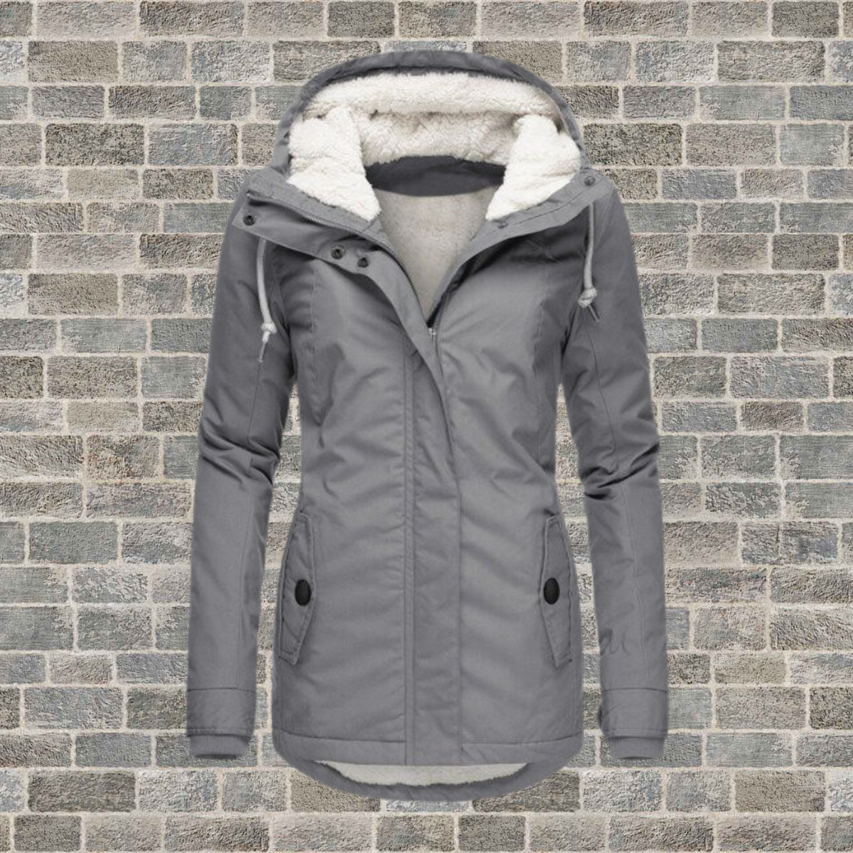 Giacca invernale da donna grigia con cappuccio foderato in pelliccia sintetica, chiusura a zip, tasche frontali, ideale per climi freddi.