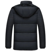 Giacca invernale uomo nera, imbottita, con cappuccio, design moderno, ideale per climi freddi. Perfetta per moda invernale e outdoor.