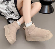 Stivaletti beige invernali da donna, suola spessa antiscivolo, design moderno, perfetti per look casual e caldi. Ideali per moda autunno-inverno.