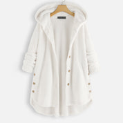 Cappotto donna invernale bianco con cappuccio, bottoni decorativi, tessuto morbido e caldo. Ideale per moda autunno-inverno.