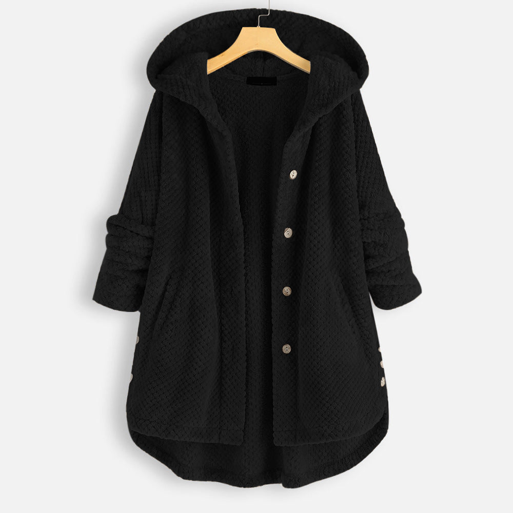 Giacca donna nera con cappuccio, bottoni frontali, tessuto trapuntato, maniche lunghe, design casual. Ideale per moda autunno-inverno.
