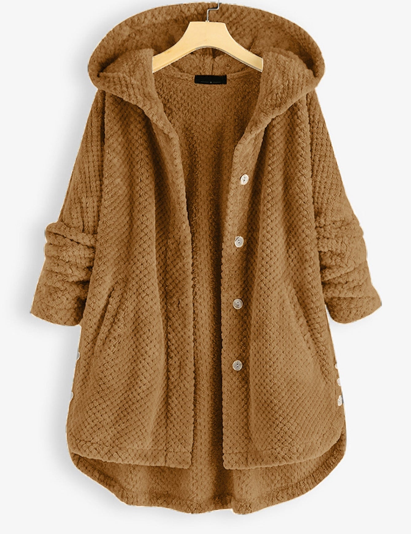 Giacca in pile marrone con cappuccio, bottoni frontali e tasche laterali. Moda donna, abbigliamento invernale caldo e accogliente.