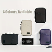 Custodia da viaggio in pelle PU disponibile in quattro colori: nero, bianco, blu e viola. Design elegante con cerniera e tasca esterna.