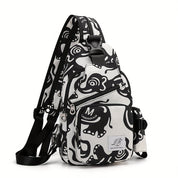 Zaino a tracolla bianco e nero con stampa astratta, tasche multiple e chiusura a zip. Design moderno, ideale per scuola e tempo libero.