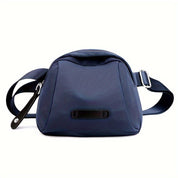 Borsa a tracolla blu scuro in nylon, design moderno, chiusura con zip, cinturino regolabile, ideale per uso quotidiano e viaggi.