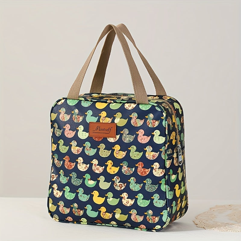 Borsa termica con stampa anatre colorate, manici beige, design quadrato, ideale per picnic e pranzo al sacco. Accessorio moda pratico e trendy.