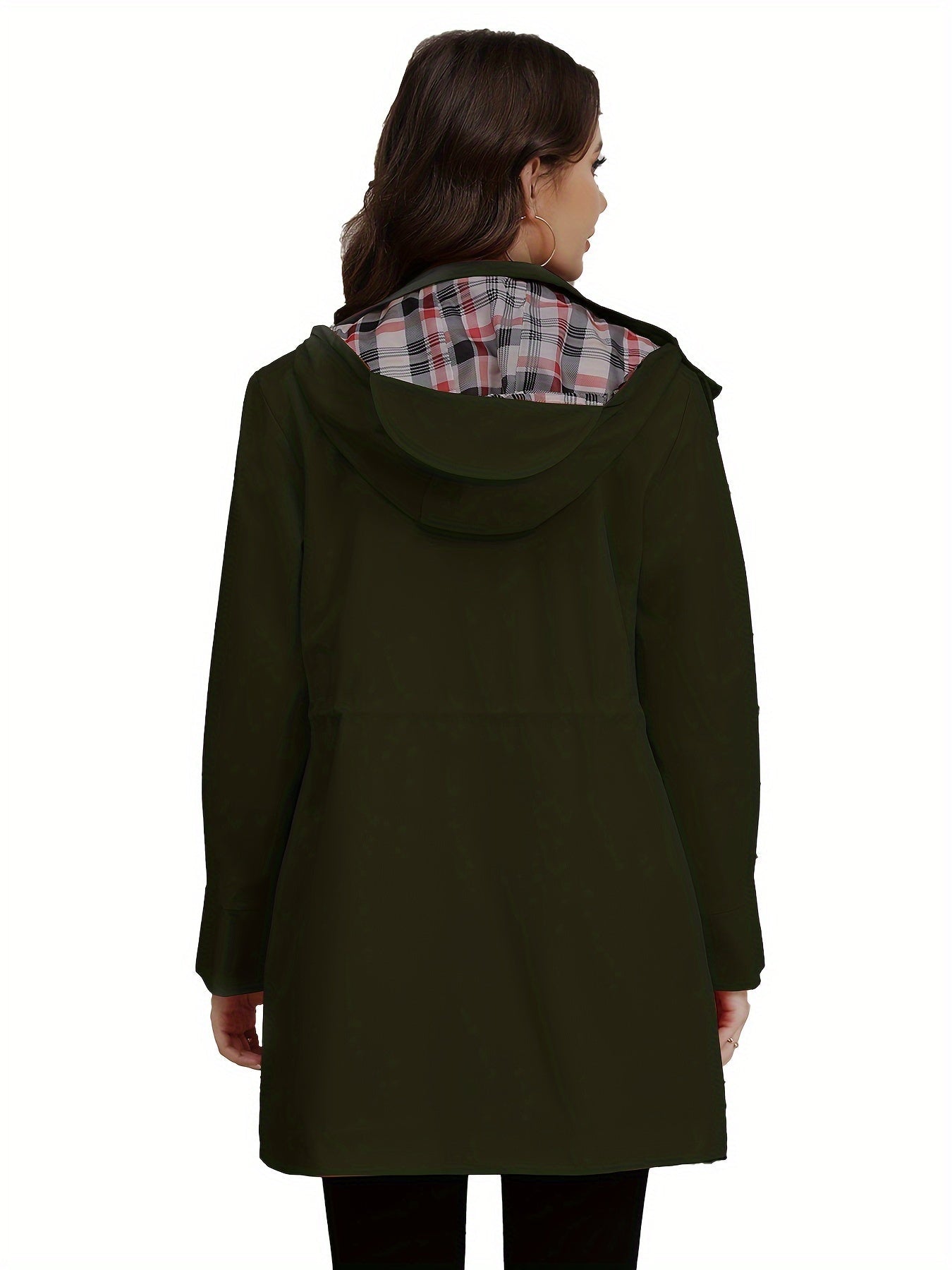Donna con cappotto verde scuro, cappuccio foderato a quadri, vista posteriore. Moda autunnale, abbigliamento casual elegante.