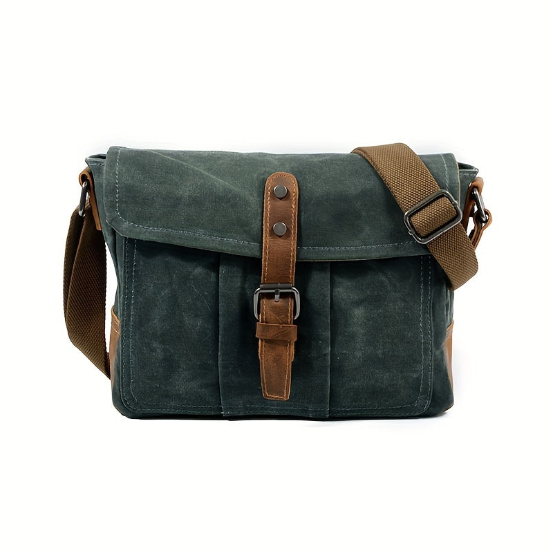 Borsa a tracolla in tela verde con dettagli in pelle marrone, fibbia in metallo, tasca frontale, ideale per uomo e donna, stile vintage casual.