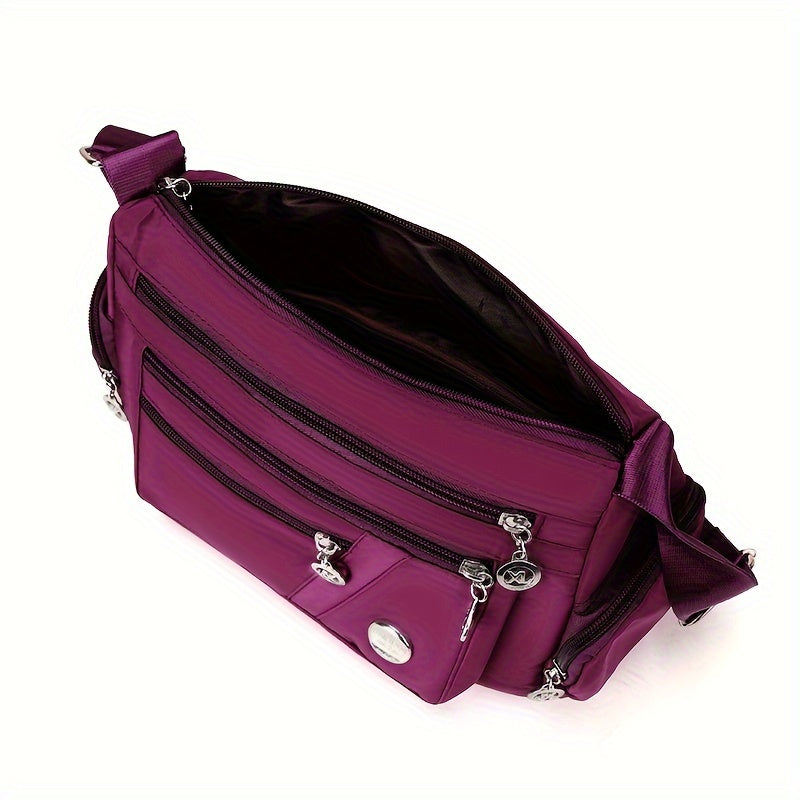 Borsa a tracolla viola in nylon con tasche multiple e cerniere, design elegante e funzionale, ideale per uso quotidiano e viaggi.