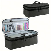Borsa organizer da viaggio grigia con scomparti trasparenti, ideale per accessori capelli e cosmetici. Design compatto, doppia cerniera, manico superiore.