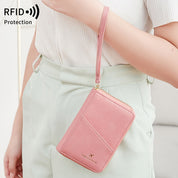 Portafoglio rosa con protezione RFID, design compatto, cinturino da polso, tasche multiple, ideale per donna, moda elegante e funzionale.