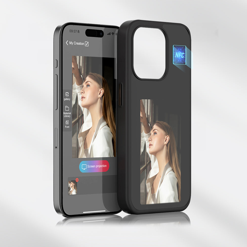Custodia per smartphone nera con tecnologia NFC, riflesso di donna su schermo. Design elegante, protezione avanzata, compatibile con dispositivi moderni.