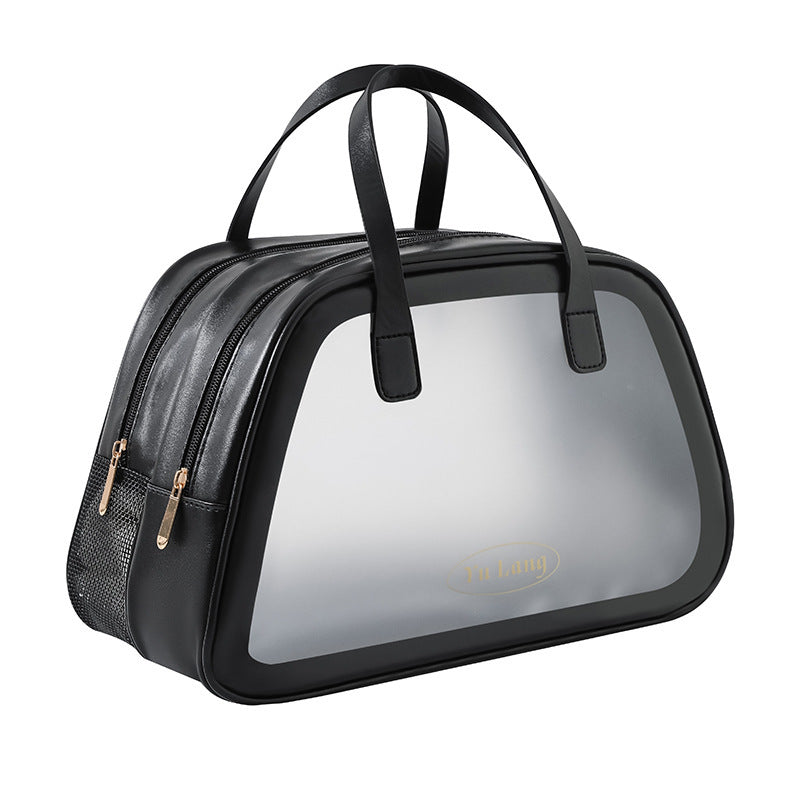 Borsa da viaggio nera con finestra trasparente, doppia cerniera dorata, manici robusti. Ideale per trasporto accessori e cosmetici.