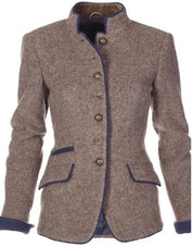 Giacca donna in lana marrone con bottoni metallici, colletto alla coreana e dettagli blu. Elegante e calda, ideale per l'autunno inverno.