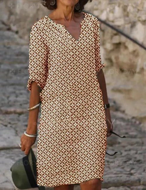 Abito estivo donna a maniche lunghe, motivo geometrico marrone e bianco, scollo a V, perfetto per look casual eleganti.