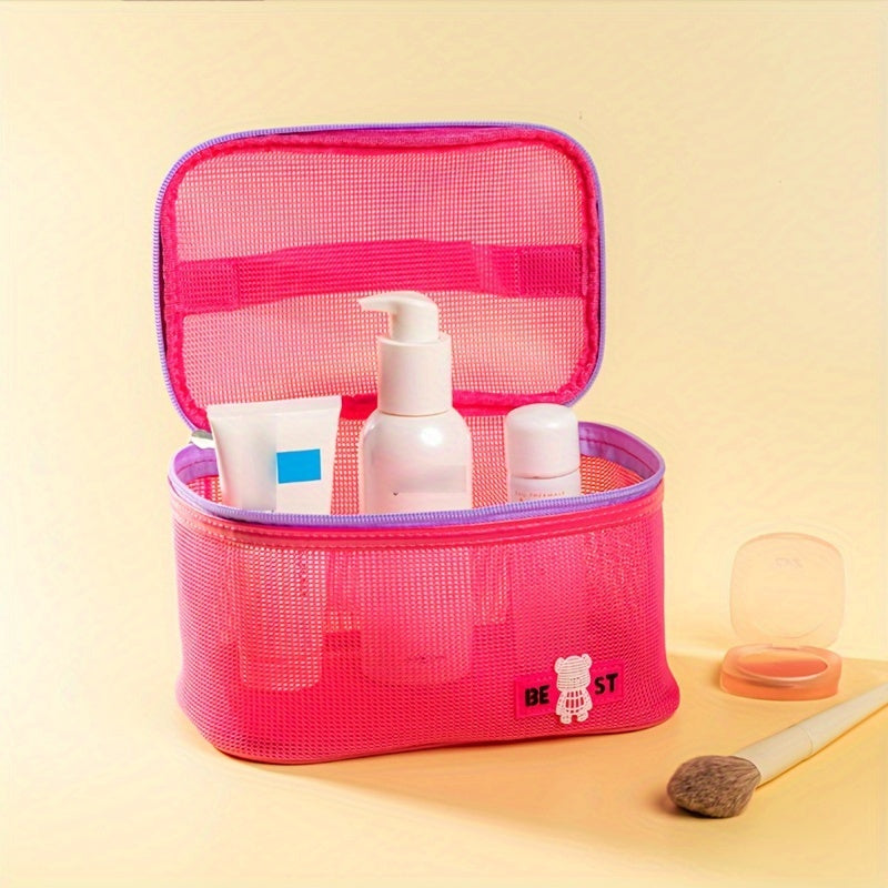 Astuccio da viaggio rosa trasparente con prodotti cosmetici, flaconi e tubetti. Ideale per organizzare articoli da toeletta. Accessorio da bagno pratico.