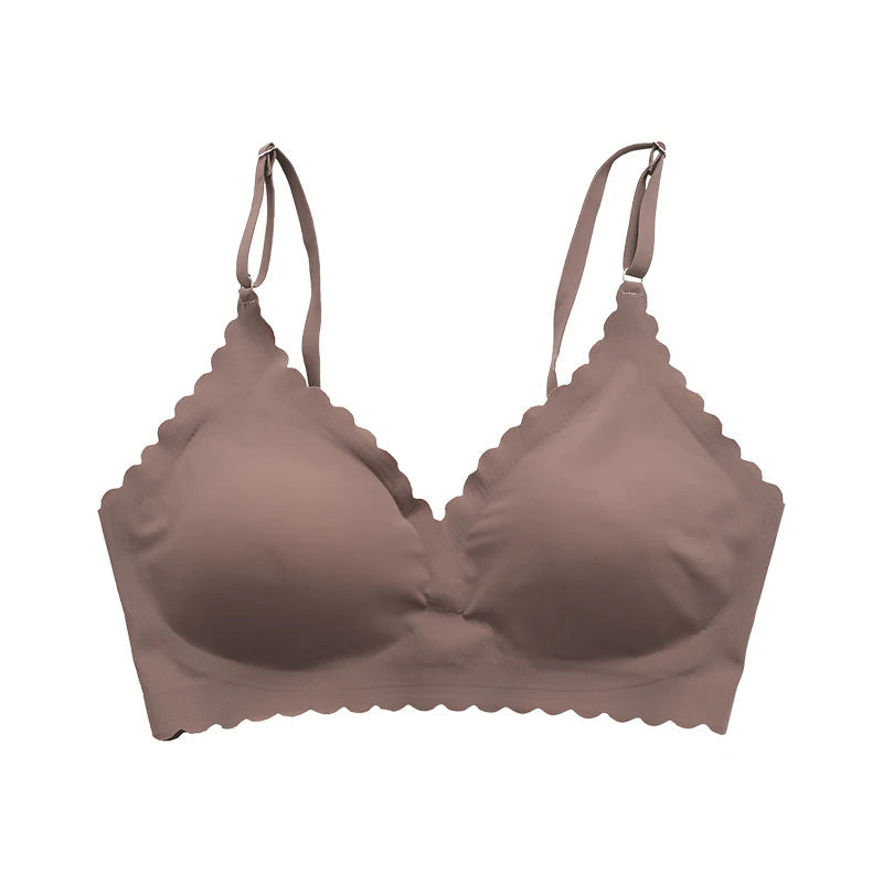 Reggiseno senza cuciture marrone, design a triangolo, spalline regolabili, bordi ondulati. Intimo comodo e moderno per donna.