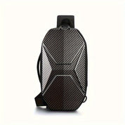 Zaino monospalla in fibra di carbonio, design moderno e resistente, ideale per viaggi e uso quotidiano. Tasche multiple, stile elegante e funzionale.