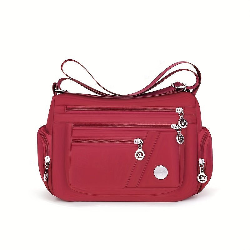 Borsa a tracolla rossa in nylon con zip multiple, design elegante e pratico, ideale per donna. Accessorio moda versatile e resistente.