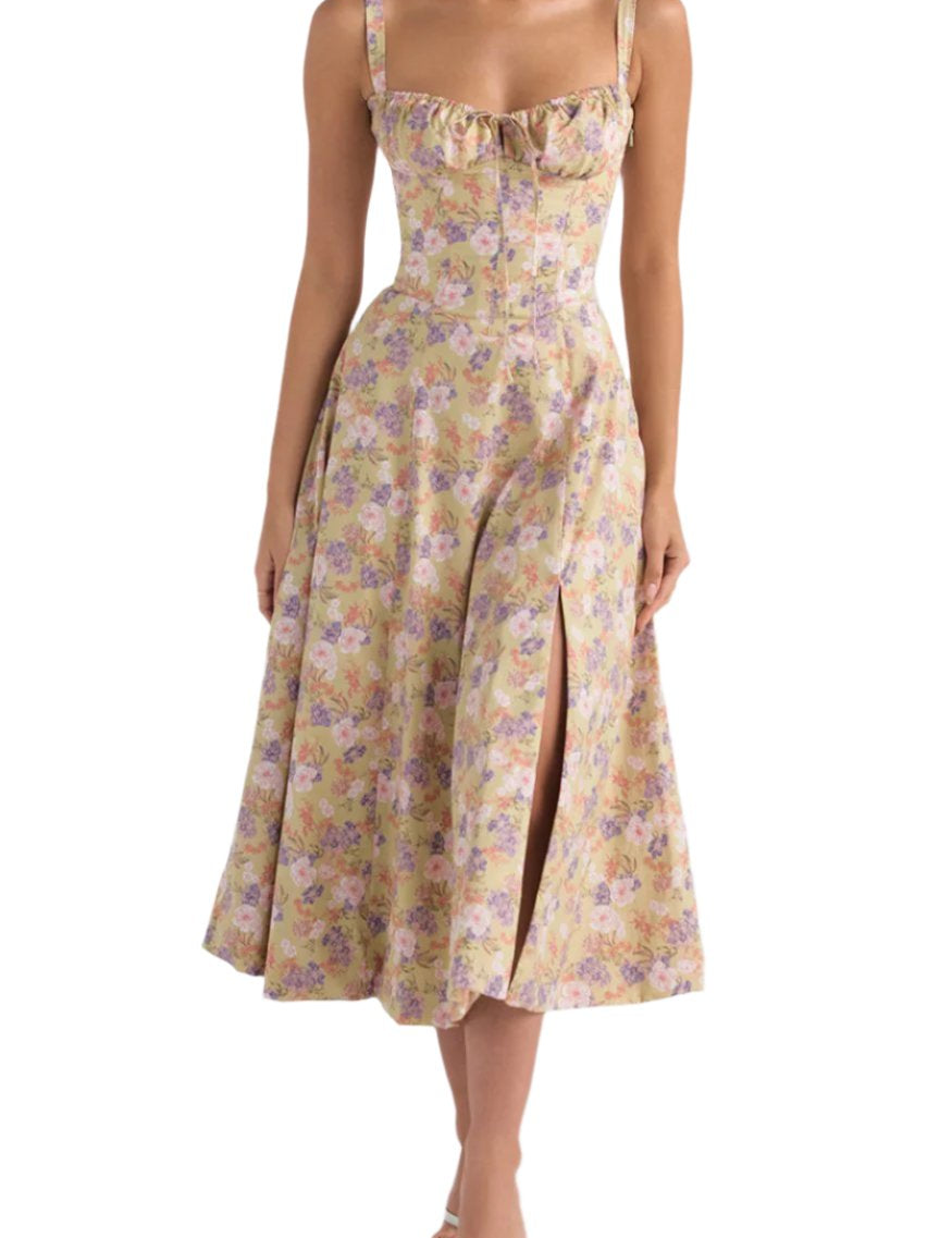 Abito estivo floreale donna, lunghezza midi, con spalline larghe e spacco frontale. Perfetto per occasioni casual e look eleganti.