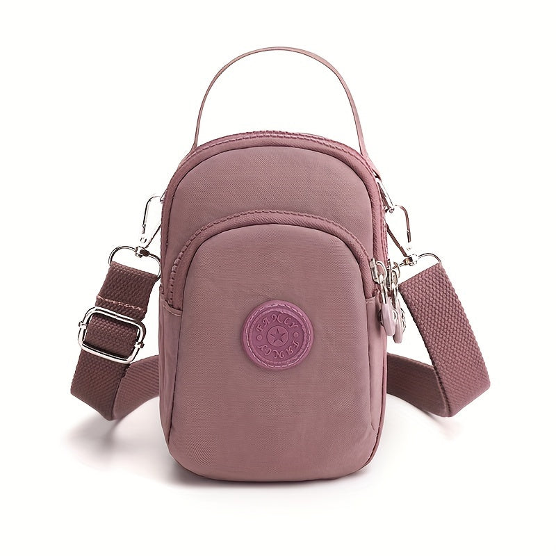 Borsa a tracolla rosa in nylon impermeabile, design compatto con tasche multiple e cerniere, ideale per donna, moda casual e viaggi.