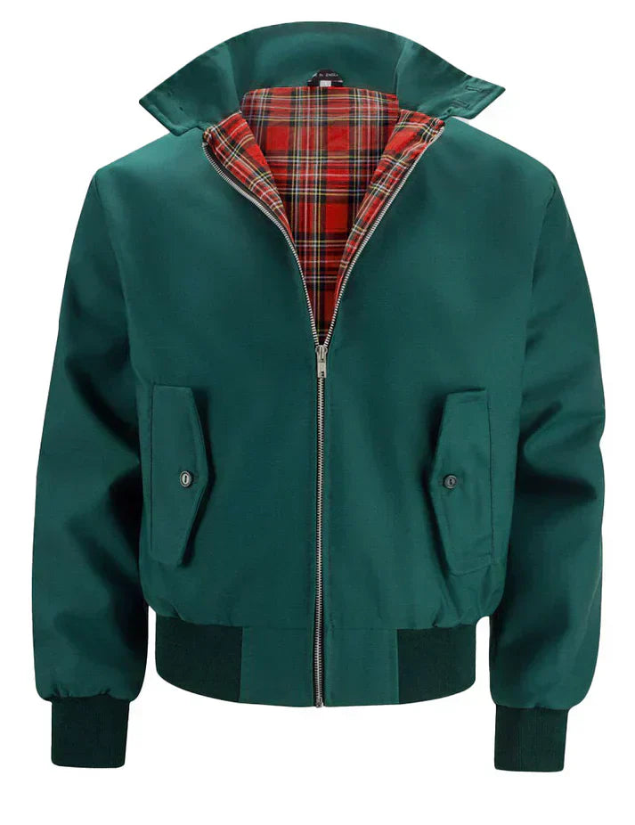 Giacca Harrington verde con fodera a quadri rossi, chiusura zip, polsini e orlo elasticizzati. Stile casual, moda uomo autunno-inverno.