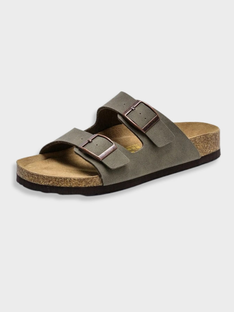 Sandalo unisex in pelle scamosciata grigia con doppia fibbia regolabile, suola in sughero e gomma. Calzature estive comode e alla moda.