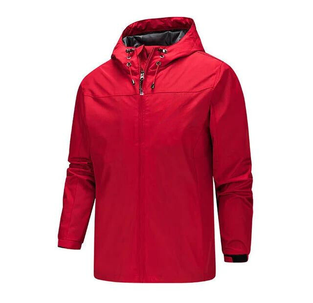 Giacca impermeabile rossa con cappuccio, chiusura a zip, design sportivo, ideale per attività outdoor. Tessuto resistente e antivento.