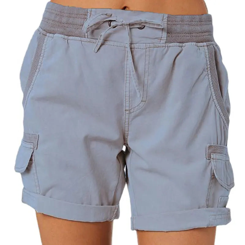 Shorts cargo donna grigi, tasche laterali, elastico in vita, cotone leggero, stile casual estivo, moda femminile, abbigliamento comodo.
