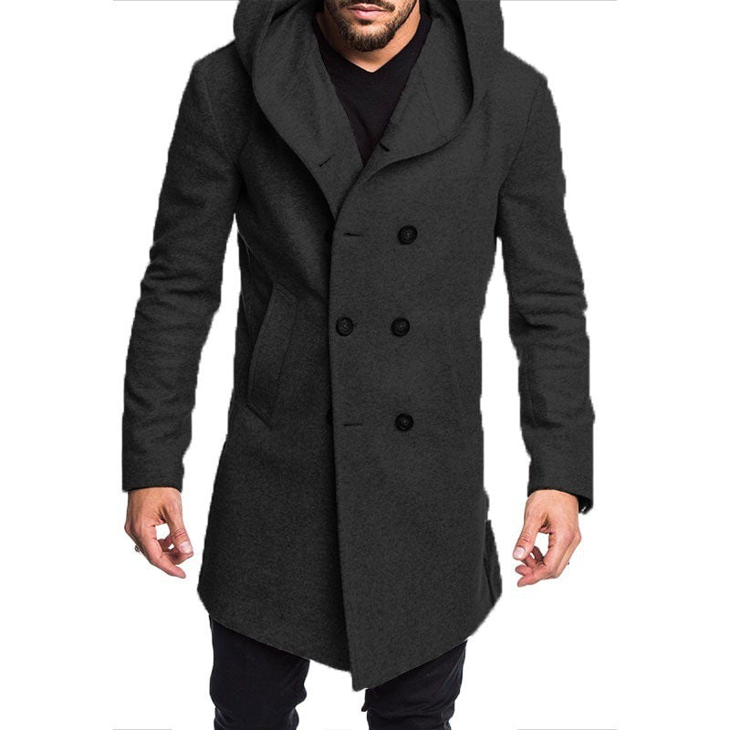Cappotto uomo invernale nero con cappuccio, doppio petto, elegante e moderno, ideale per look casual e formali.
