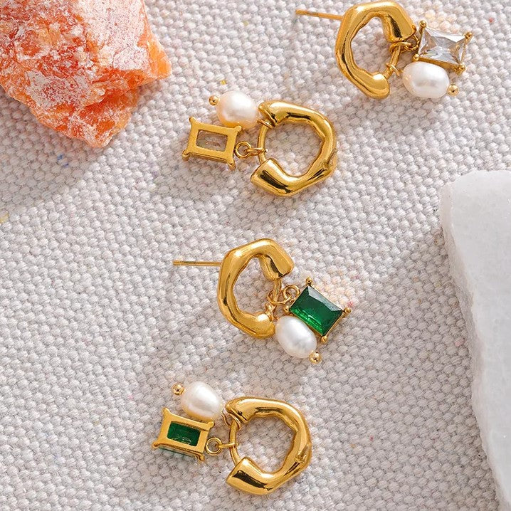 Maya | Eleganti orecchini con smeraldi e perle