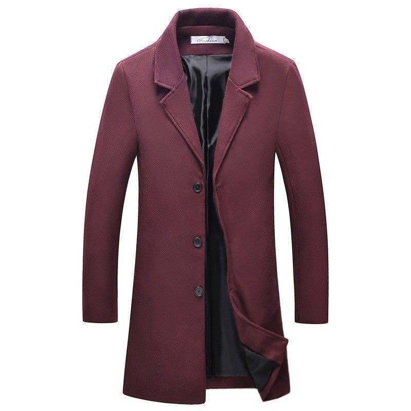 Cappotto lungo uomo bordeaux elegante, tre bottoni, tessuto invernale, fodera nera, ideale per moda autunno-inverno, abbigliamento formale.