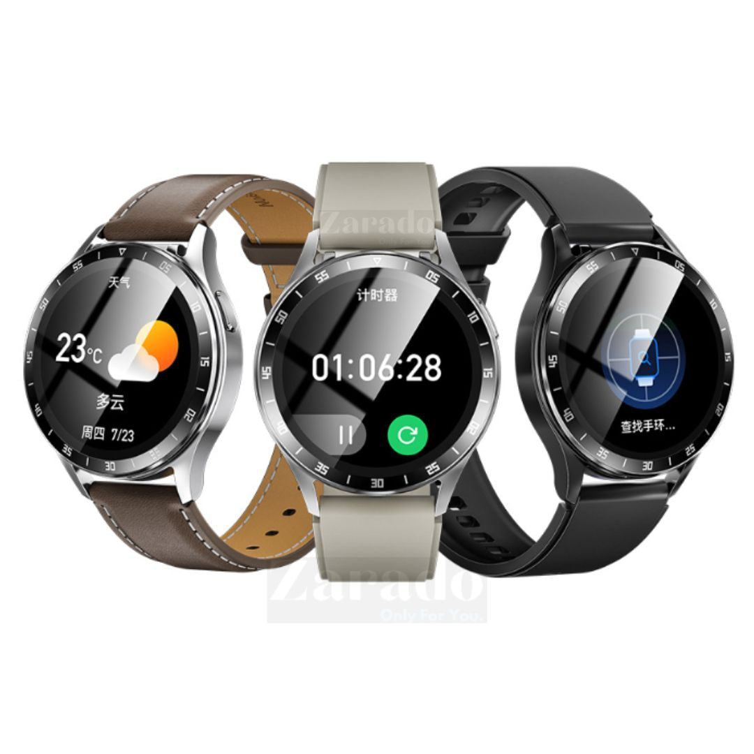 Tre smartwatch moderni con cinturini in pelle marrone, grigio e nero, display digitale a colori, funzioni meteo e fitness tracker.