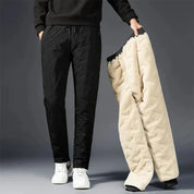 Pantaloni invernali uomo, neri, foderati in pile, caldi e antivento, ideali per attività all'aperto. Design moderno, comfort e stile.