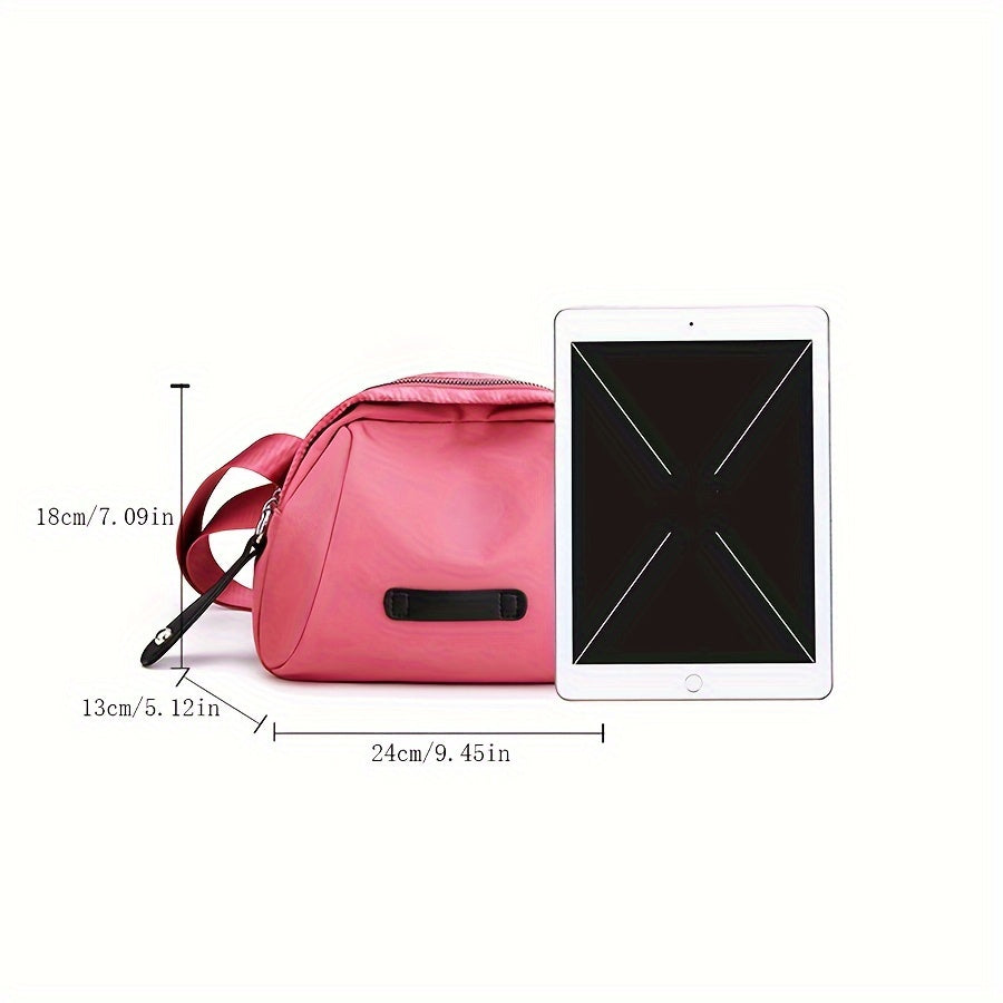 Borsa a tracolla rosa impermeabile, dimensioni 24x13x18 cm, accanto a un tablet per confronto. Ideale per viaggi e uso quotidiano.