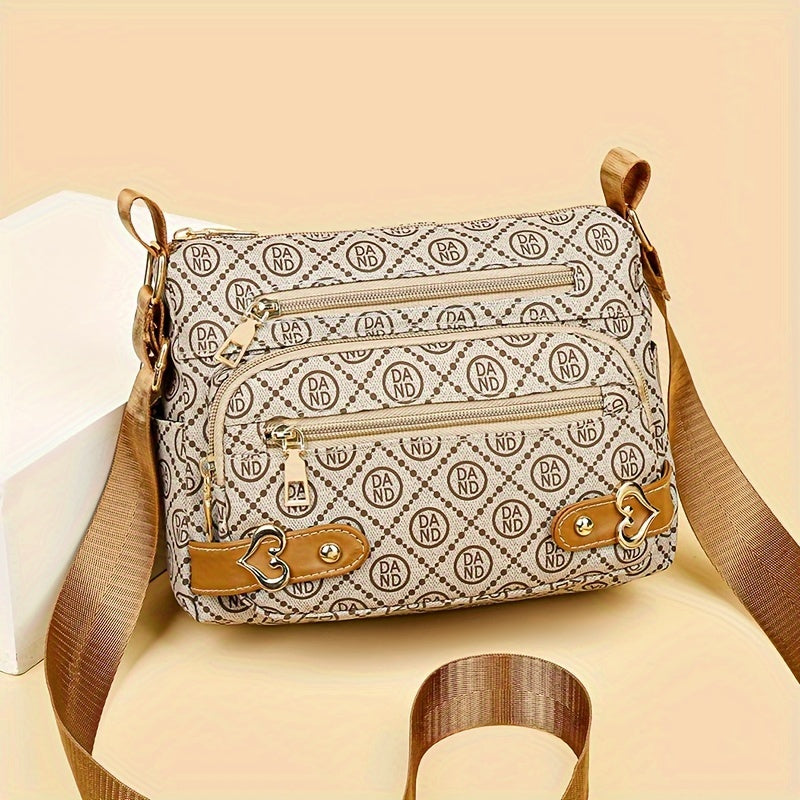 Borsa a tracolla beige con motivo monogramma, doppie tasche con zip, dettagli in pelle marrone chiaro, ideale per moda donna e accessori eleganti.