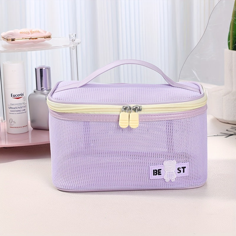 Borsa cosmetica viola in rete con cerniera, manico superiore e logo "BE ST". Ideale per organizzare trucchi e accessori da viaggio.