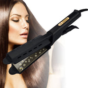 Piastra per capelli nera con rivestimento in ceramica, design ergonomico, controllo della temperatura, ideale per lisciare e acconciare capelli lunghi.