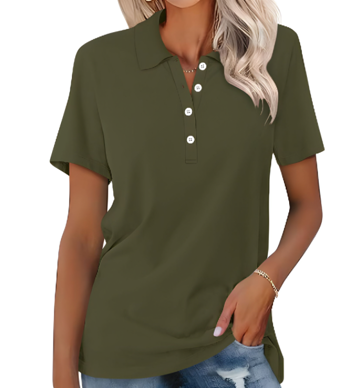 Maglietta polo donna verde oliva, maniche corte, bottoni bianchi, stile casual, perfetta per moda estiva, abbinata a jeans.