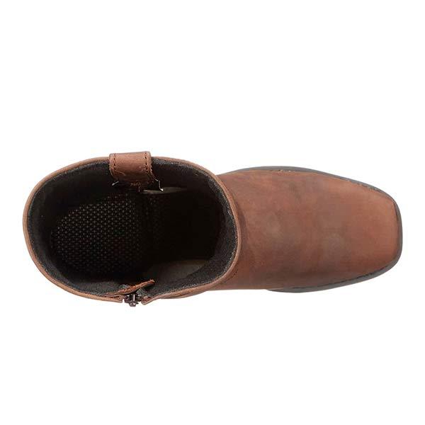 Stivaletto in pelle marrone, vista dall'alto, con punta quadrata e cerniera laterale. Calzatura elegante e comoda per uomo o donna.