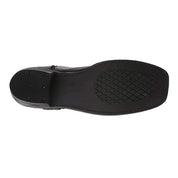 Suola di scarpa nera in pelle, vista inferiore, con motivo antiscivolo. Ideale per calzature eleganti da uomo. Accessorio moda resistente e di qualità.