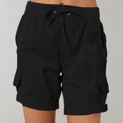 Pantaloncini cargo neri da donna, tasche laterali, coulisse in vita, stile casual estivo, moda femminile, abbigliamento comodo.