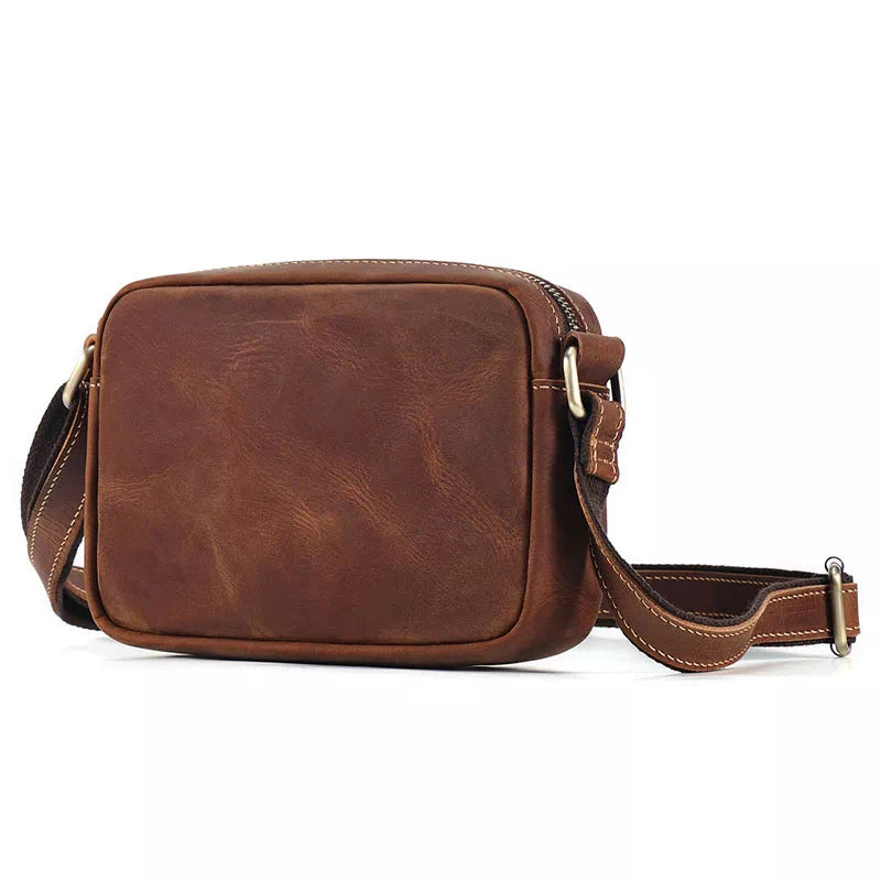 Borsa a tracolla in pelle marrone, design vintage, con cinghia regolabile. Ideale per uomo e donna, perfetta per uso quotidiano e viaggi.