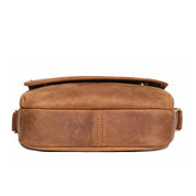 Borsa a tracolla in pelle marrone vintage, design elegante e resistente, ideale per uomo e donna, perfetta per lavoro e viaggio.