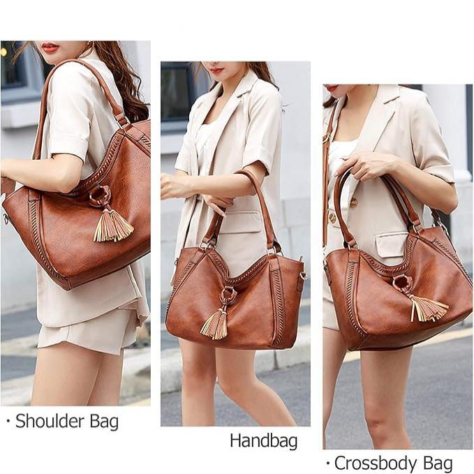 Borsa a spalla in pelle marrone con nappine, indossata da donna in abito chiaro. Design versatile: borsa a mano e tracolla. Elegante e pratica.