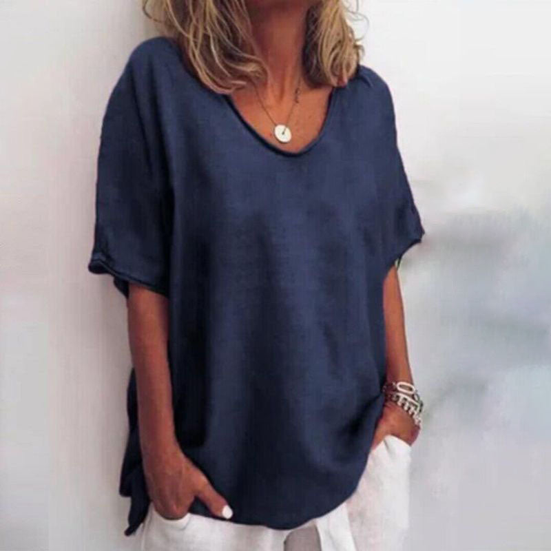 Maglietta donna blu scuro, maniche corte, scollo a V, stile casual, tessuto leggero, perfetta per l'estate. Moda femminile, abbigliamento estivo.