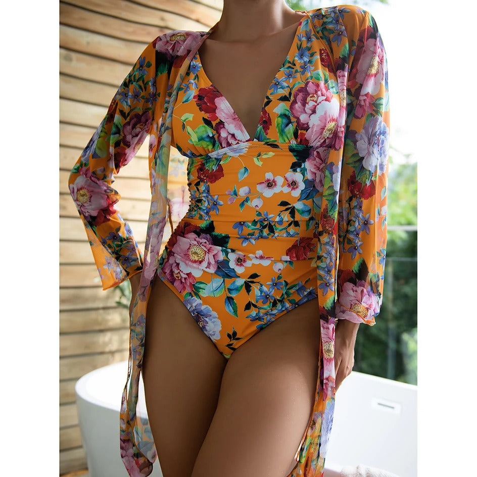 Costume intero floreale arancione con copricostume abbinato, design elegante e colorato, perfetto per moda mare e piscina.