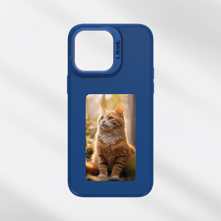 Custodia blu per smartphone con immagine di un gatto arancione. Design elegante, protezione robusta, accessorio perfetto per amanti dei gatti.