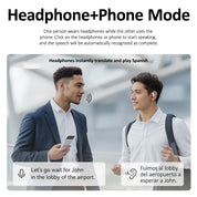 Due persone comunicano con traduzione istantanea tramite cuffie e smartphone in modalità "Headphone+Phone", ideale per viaggi e aeroporti.